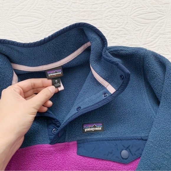Patagonia Girls' Lightweight Synchilla Fleece Snap-T Pullover, Purple / Blue‎ - Picture 4 of 4